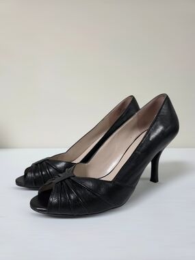STEVE MADDEN Vintage Black Peep-Toe Leather Heels with Knotted Detail SIZE 8